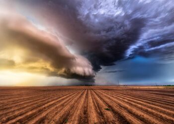 Texas Derecho Disaster Explained: The True Story Behind Discovery's In the Eye of the Storm
